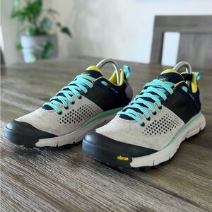 Women’s Size 8.5, Danner Trail 2650, Hiking Shoes, Color Gray/Blue/Yellow